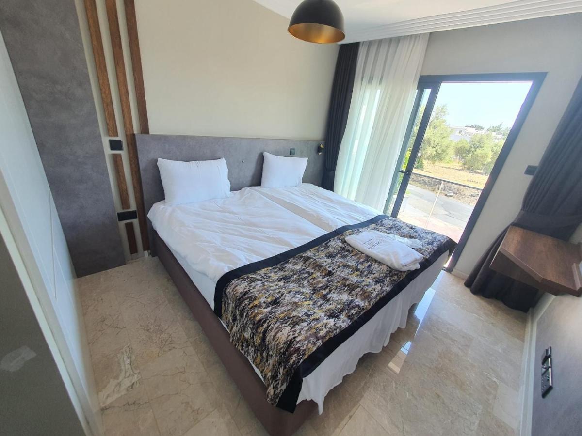 Luxury Hotel Room W Pool Near Beach In Kyrenia Кирения Стая снимка